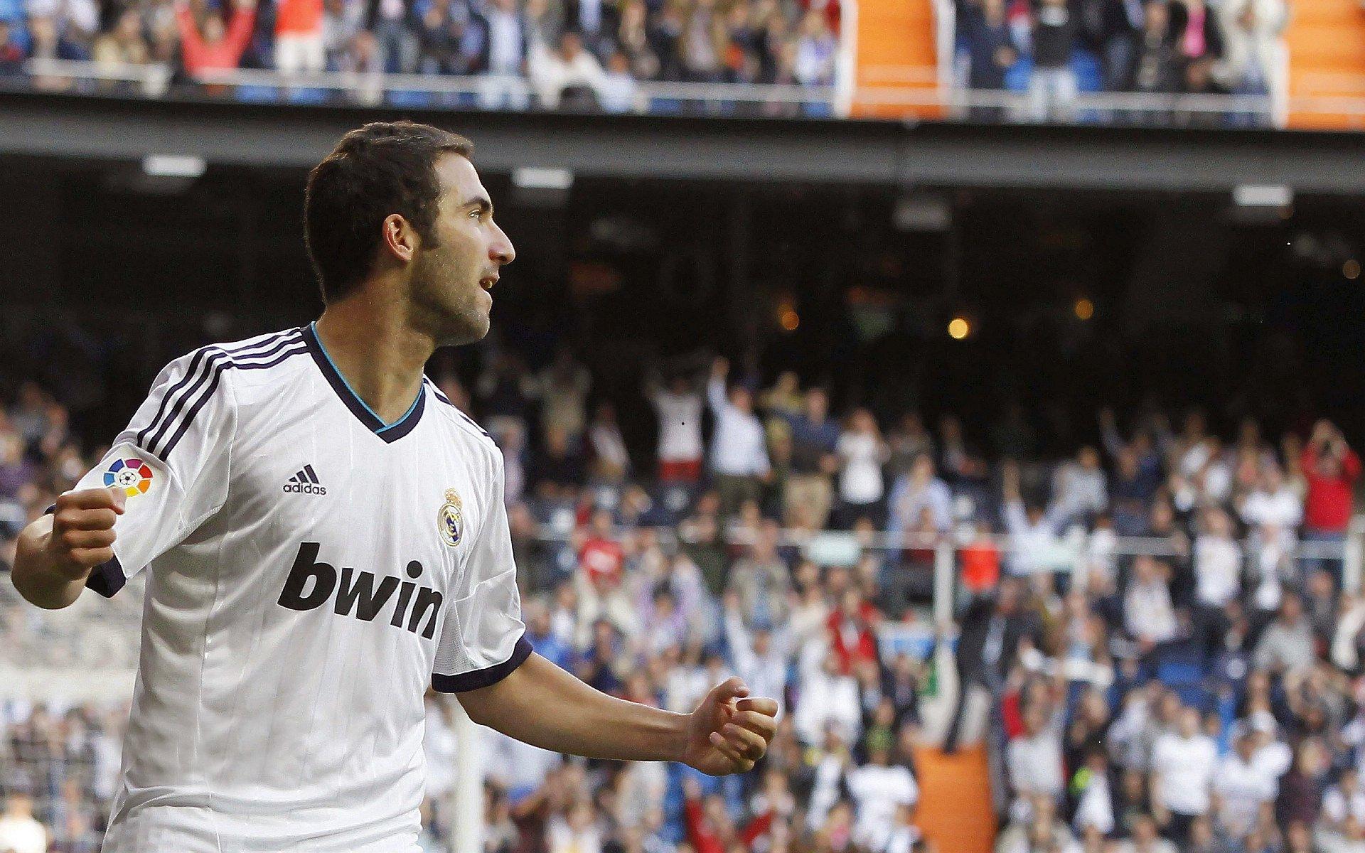 萨拉赫客场狂飙16球领跑英超射手榜 埃及天王再创里程碑